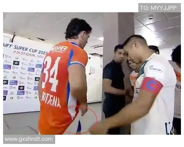 足球明星私密瞬间曝光引发热议内裤事件背后的真相揭秘